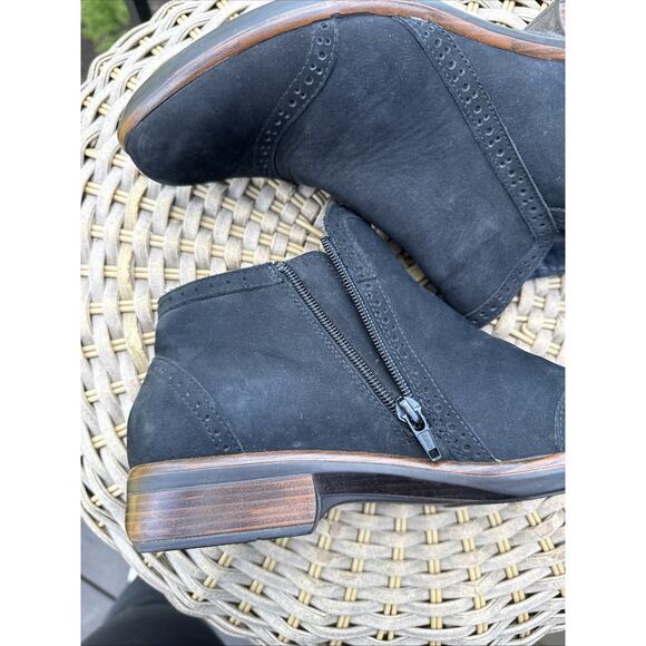 Naot Nefasi Womens Black Velvet Nubuck Side Zip Ankle Boots Size 41 US 10 - Picture 10 of 16